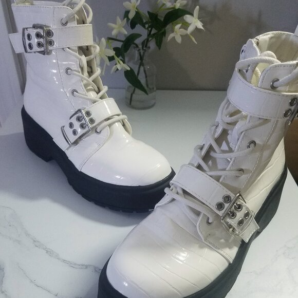 Lace-up Grommet Snake Print Ankle Boots - Picture 1 of 8